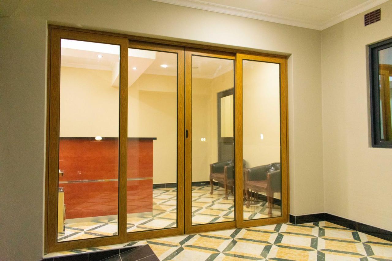 Travelodge Blantyre Bagian luar foto
